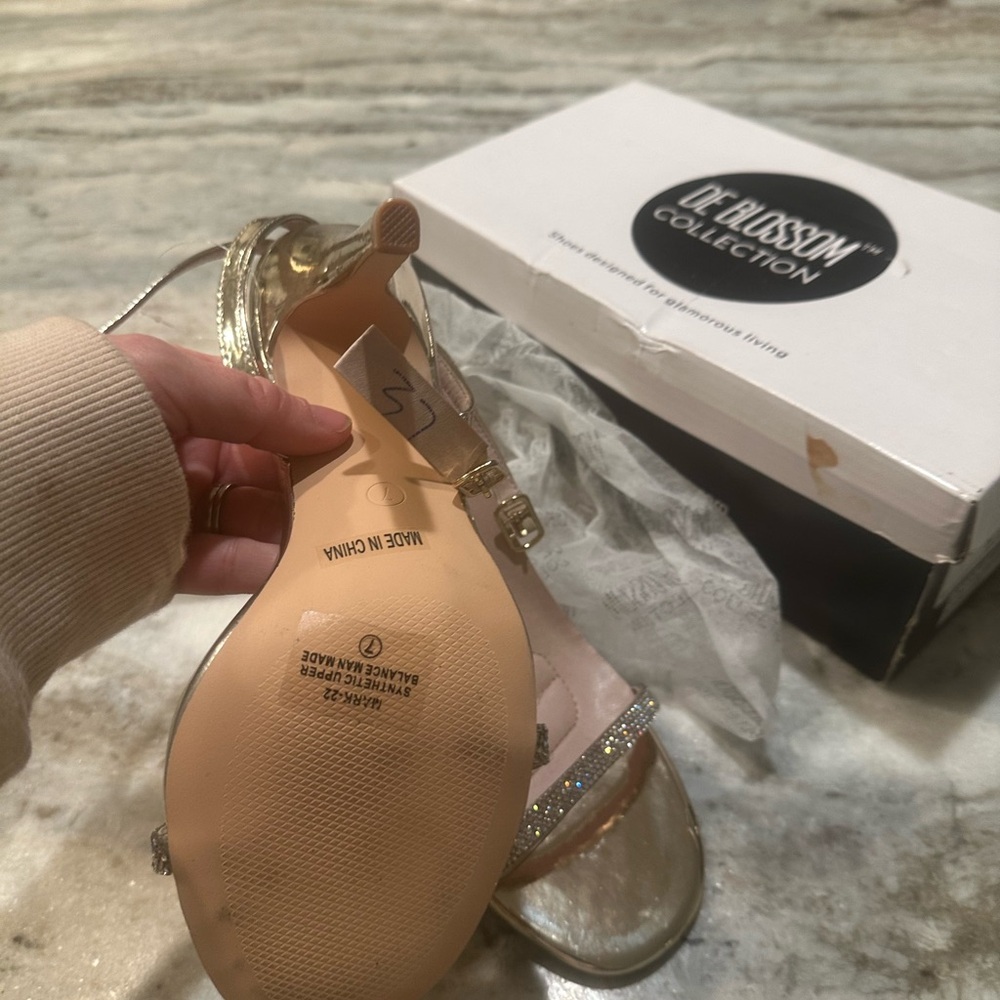 De Blossom Collection Gold Heels View 4